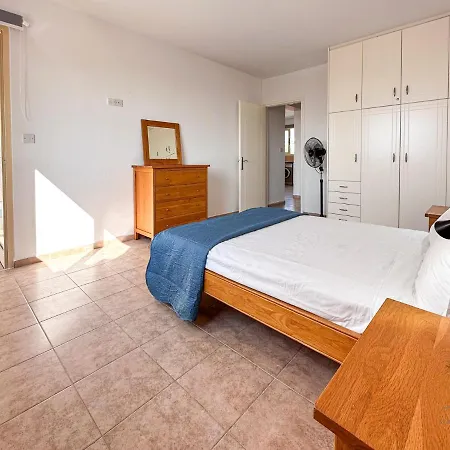 Royal Seacrest Crown-jewel, 2b, Pools, Sea, Center Apartment