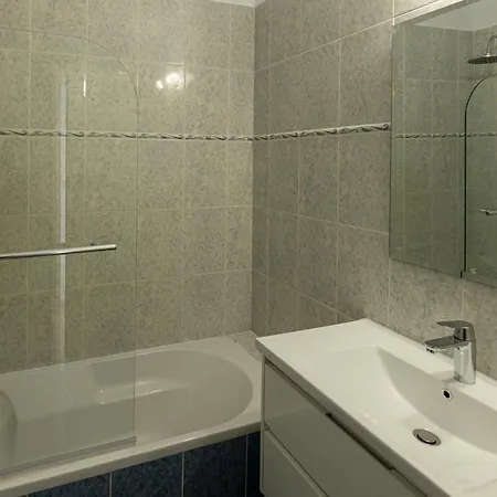 Royal Seacrest Crown-jewel, 2b, Pools, Sea, Center Apartment *